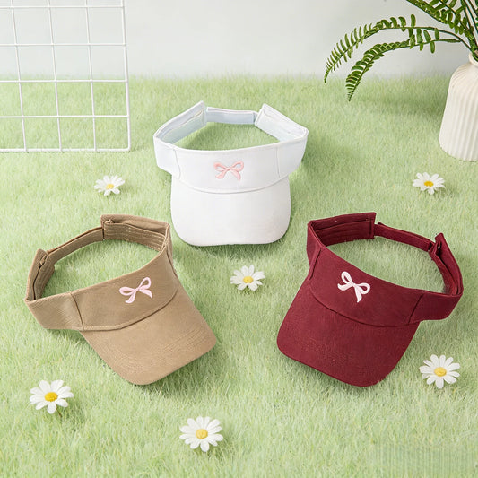 Fashionable bow-tied open-top hat: perfect for casual outings. Stylish design and adjustable shoulder straps make it perfect for